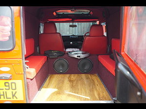 Land Rover Defender 90 thumbnail