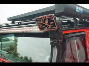 Land Rover Defender 90 thumbnail