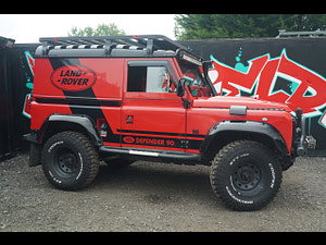 Land Rover Defender 90 thumbnail