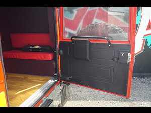 Land Rover Defender 90 thumbnail