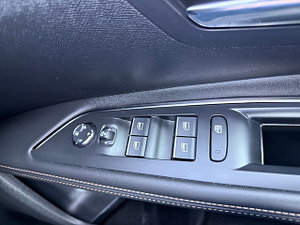 Peugeot 5008 thumbnail
