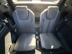 Peugeot 5008 thumbnail