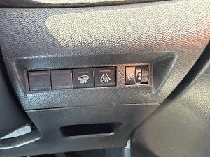 Peugeot 208 thumbnail