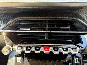 Peugeot 208 thumbnail