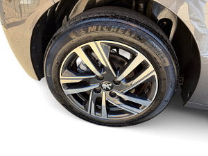 Peugeot 208 thumbnail