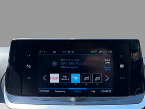 Peugeot 208 thumbnail
