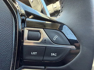 Peugeot 208 thumbnail
