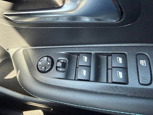 Peugeot 208 thumbnail