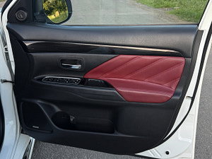 Mitsubishi Outlander thumbnail