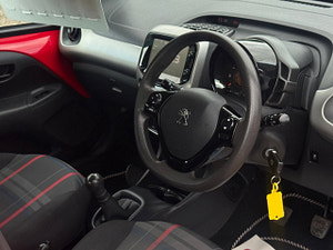 Peugeot 108 thumbnail