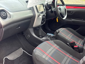 Peugeot 108 thumbnail