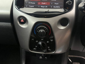 Peugeot 108 thumbnail