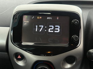 Peugeot 108 thumbnail