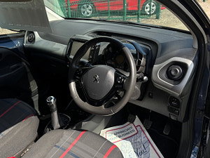 Peugeot 108 thumbnail