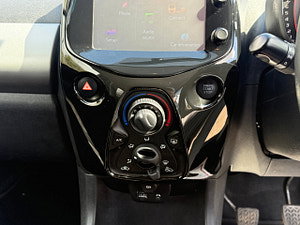 Peugeot 108 thumbnail