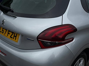 Peugeot 208 thumbnail
