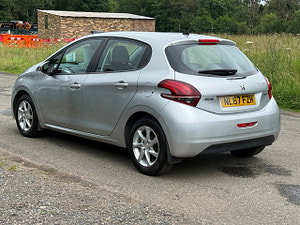 Peugeot 208 thumbnail
