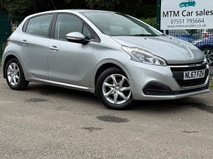 Peugeot 208 thumbnail