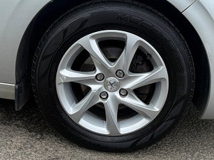Peugeot 208 thumbnail