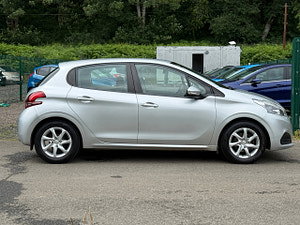 Peugeot 208 thumbnail