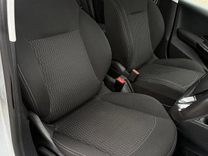 Peugeot 208 thumbnail