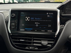 Peugeot 208 thumbnail