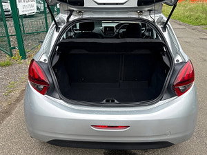 Peugeot 208 thumbnail