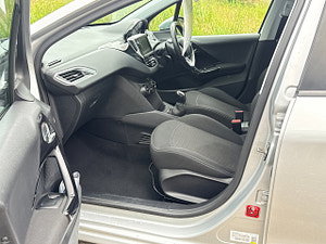 Peugeot 208 thumbnail