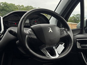 Peugeot 208 thumbnail