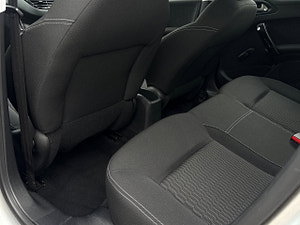 Peugeot 208 thumbnail