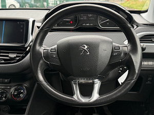 Peugeot 208 thumbnail