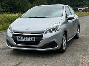 Peugeot 208 thumbnail