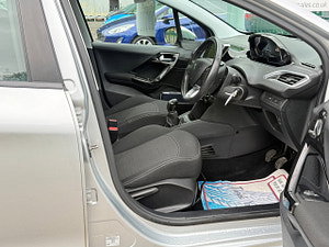 Peugeot 208 thumbnail