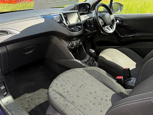 Peugeot 208 thumbnail