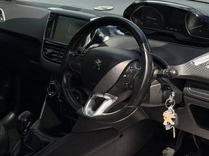 Peugeot 208 thumbnail