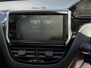 Peugeot 208 thumbnail