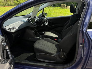 Peugeot 208 thumbnail