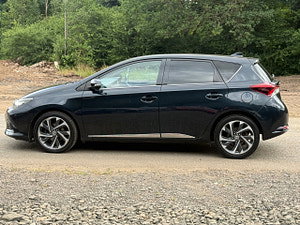 Toyota Auris thumbnail