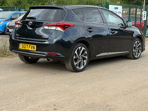 Toyota Auris thumbnail