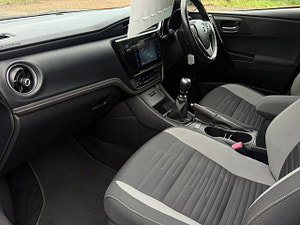 Toyota Auris thumbnail