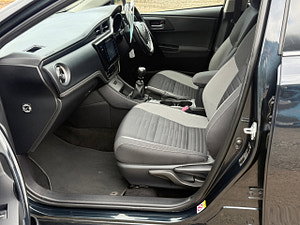 Toyota Auris thumbnail