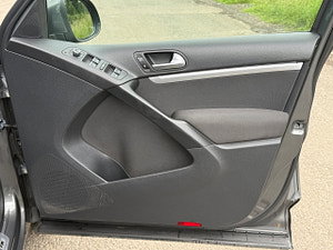 Volkswagen Tiguan thumbnail