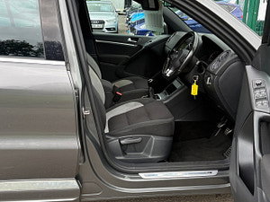 Volkswagen Tiguan thumbnail