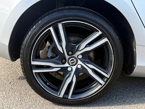 Volvo V40 thumbnail