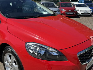 Volvo V40 Cross Country thumbnail