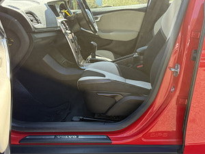 Volvo V40 Cross Country thumbnail