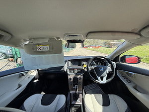 Volvo V40 Cross Country thumbnail