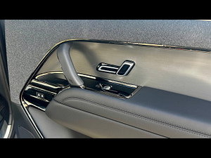 Land Rover Range Rover Sport thumbnail