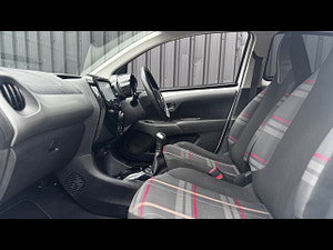 Peugeot 108 thumbnail