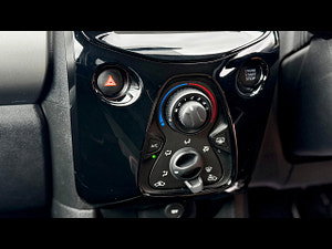 Peugeot 108 thumbnail